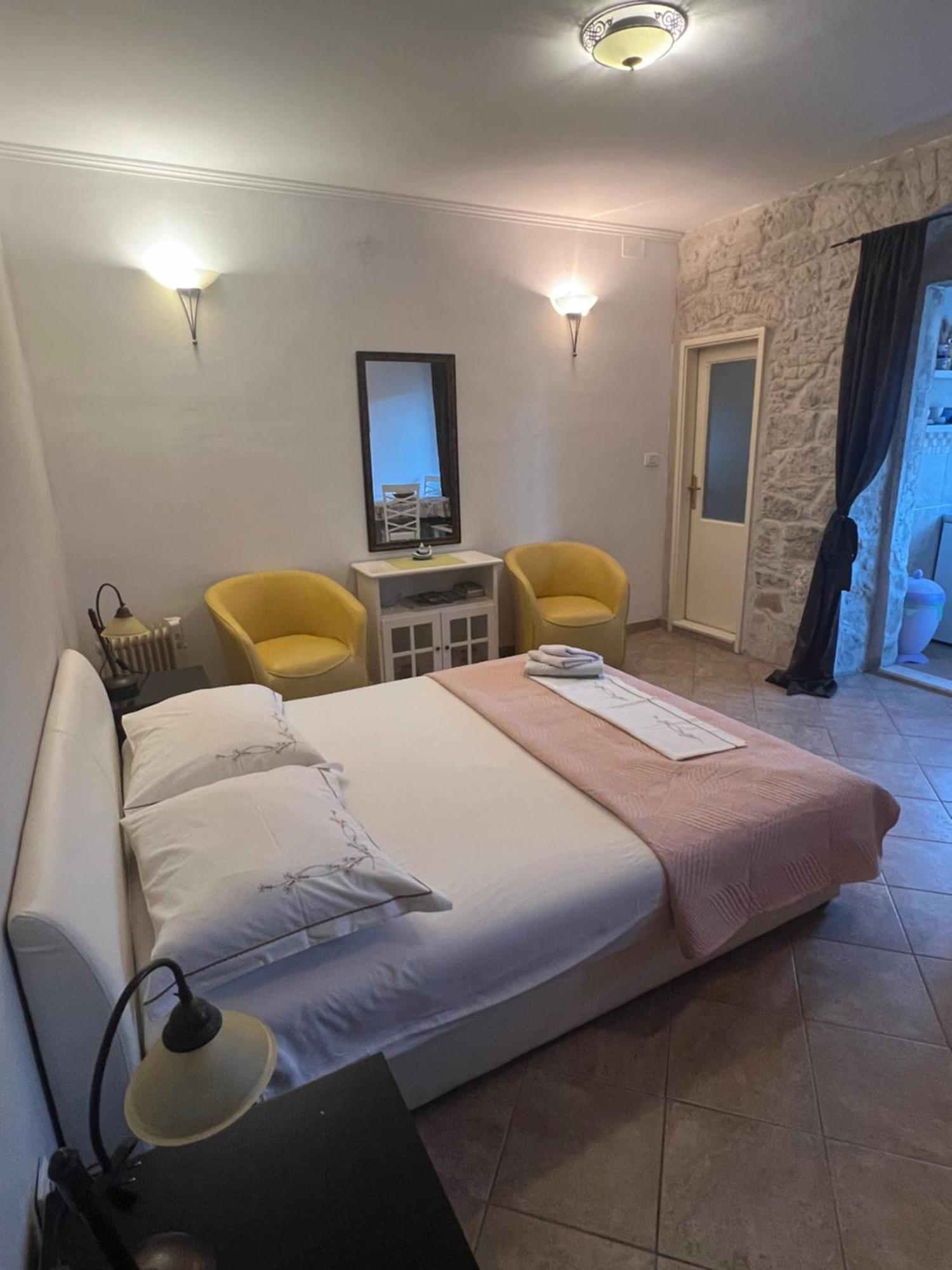 Devivi Apartments Split Bagian luar foto